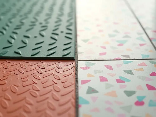 Dernier blog de l'entreprise Caoutchouc contre vinyle : principales différences pour votre espace