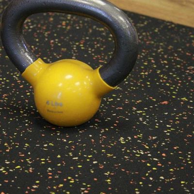Buon prezzo Rulli di pavimento per palestra commerciali su misura Rulli di gomma verde / blu non scivoloso in linea