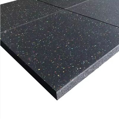 Хорошая цена 1000x1000мм EPDM резиновый спортивный пол с превосходным поглощением ударов, снижением шума и экологически чистыми характеристиками онлайн